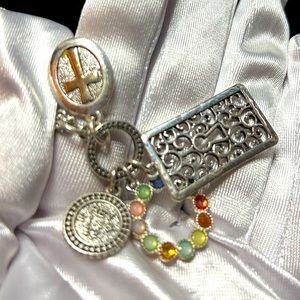 EUC vintage long Jesus/christian necklace